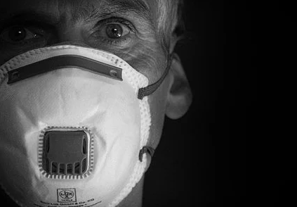 마스크_착용한_남성