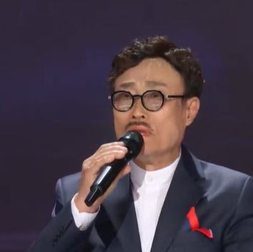 가수 김동아 나이 프로필 고향 아버지 화재 사연｜나를 두고 가려므나&middot;갓바위&middot;노래모음&middot;가요무대