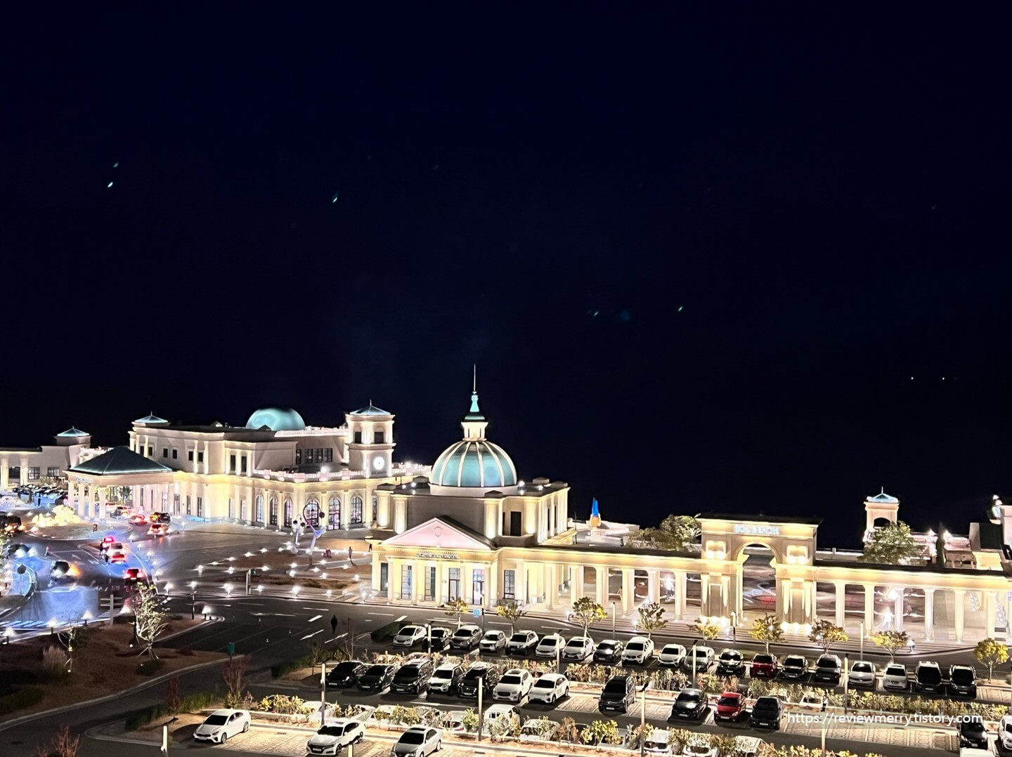 객실에서 보는 야경