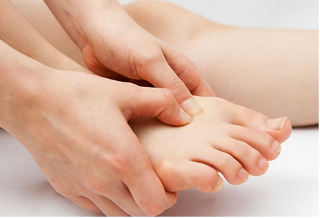 발등이 아픈 이유