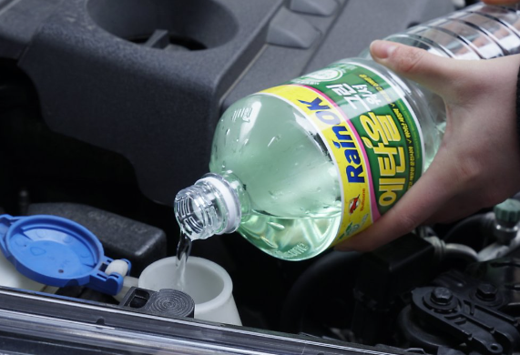 자동차 차유리 성에 제거