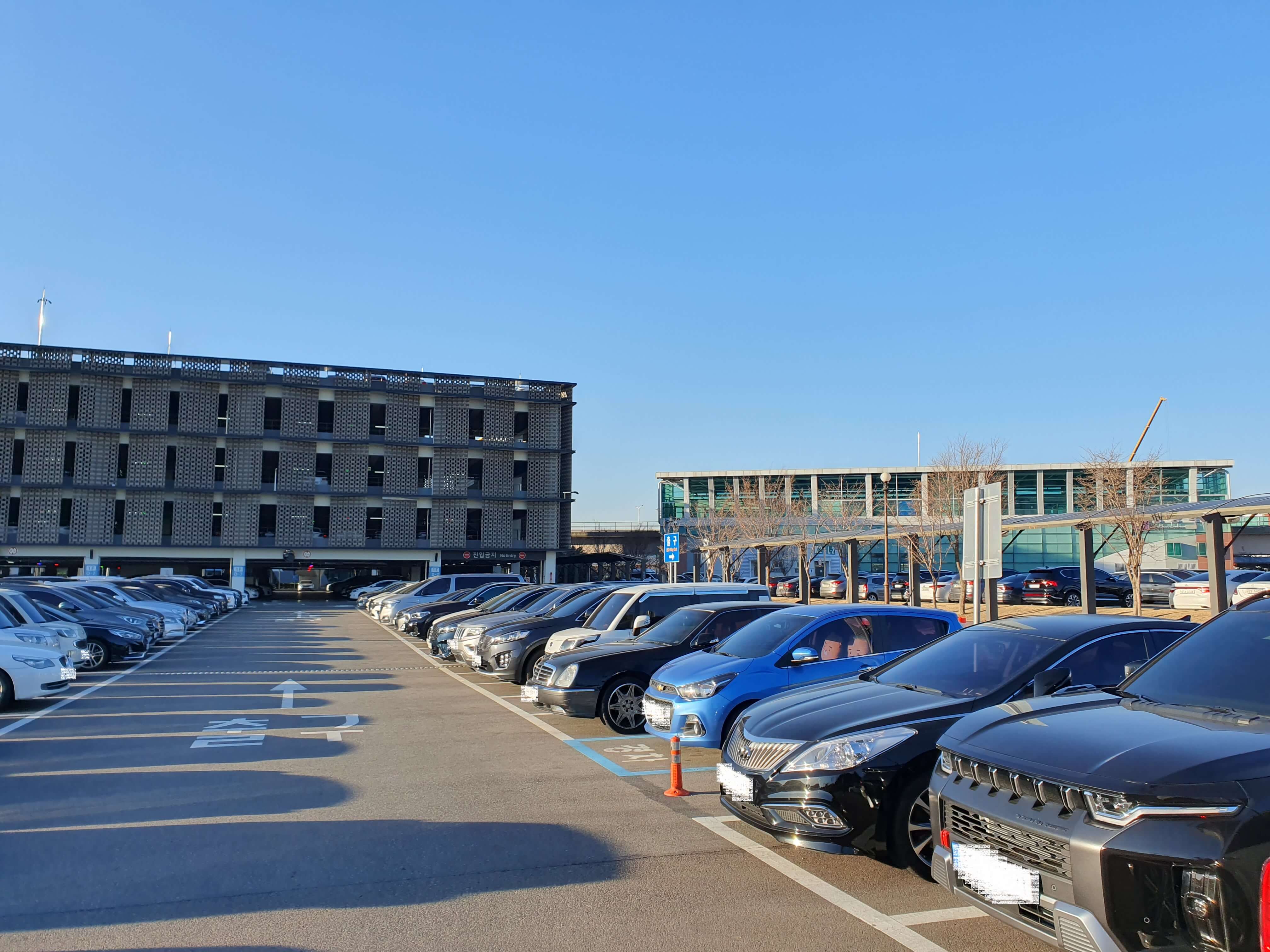 김해국제공항 국내선, 국제선 여객주차장 전경