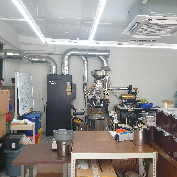 증가로 커피공방: 홍은동 명지전문대학 근처 로스터리 카페_로스터기