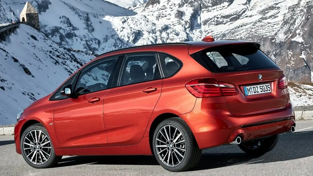 BMW 2시리즈 액티브 투어러 가격 실구매가 모의견적 제원 옵션 카탈로그 내부 색상 디자인 인테리어 편의사양 안전사양 총정리