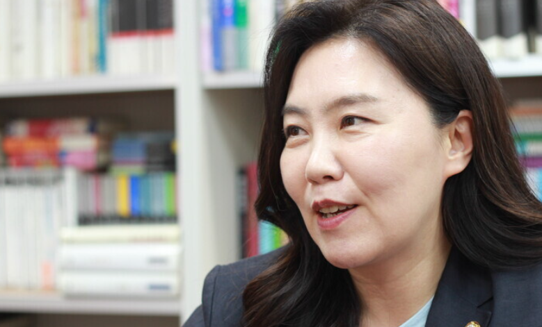 강유정 국회의원