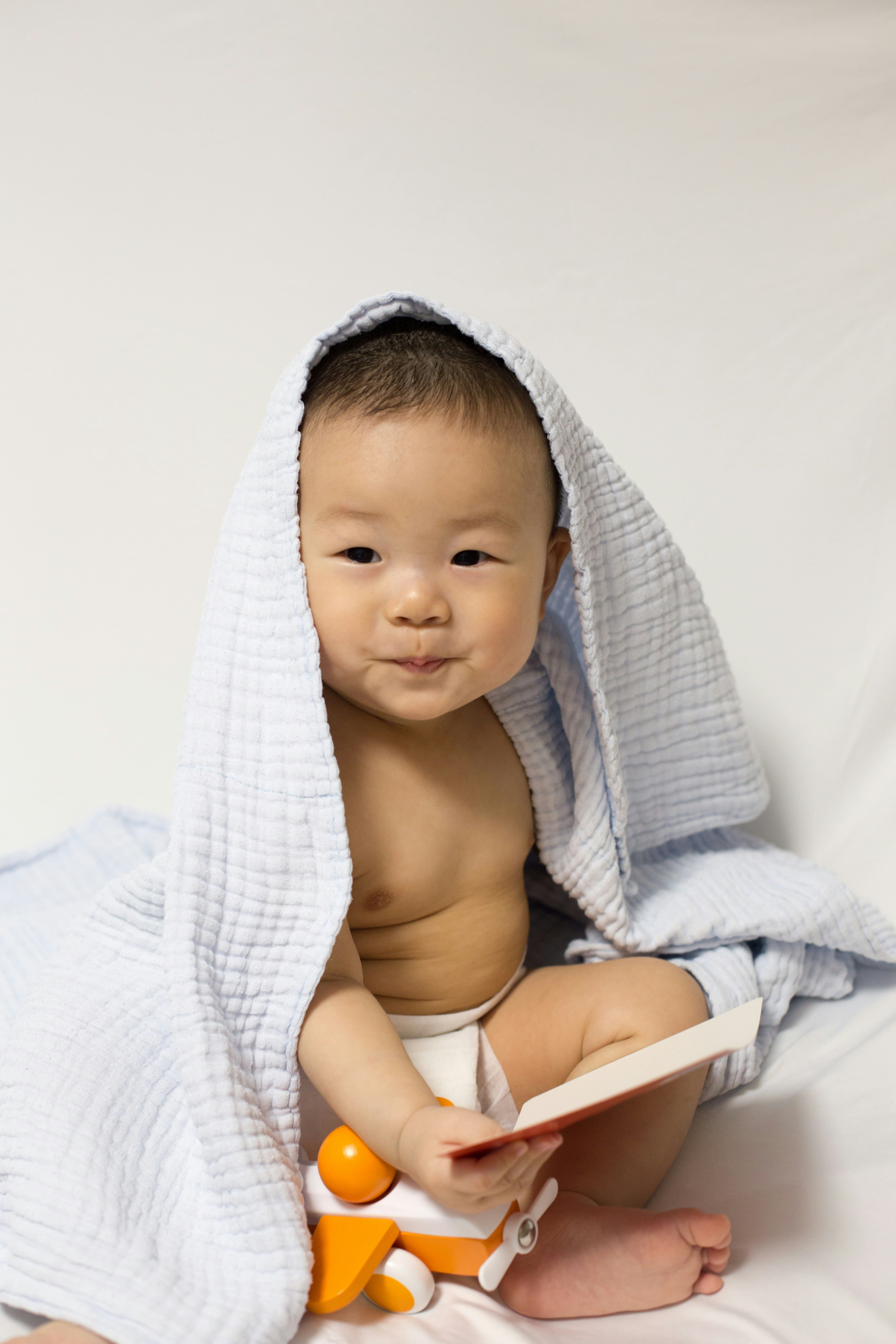 신생아 시력&amp;#44; 얼마나 볼 수 있을까? 월령별 시력 발달 가이드