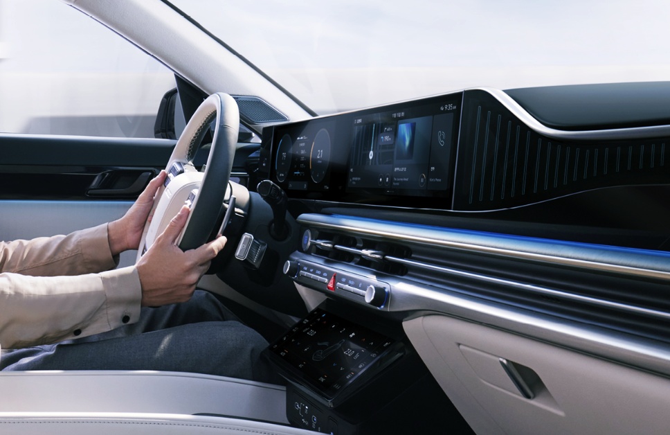 차량-운전중인-모습