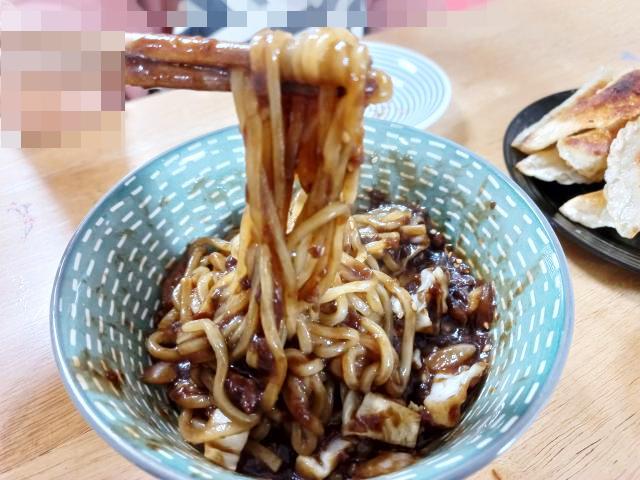 풀무원 식물성 지구식단 유니짜장면