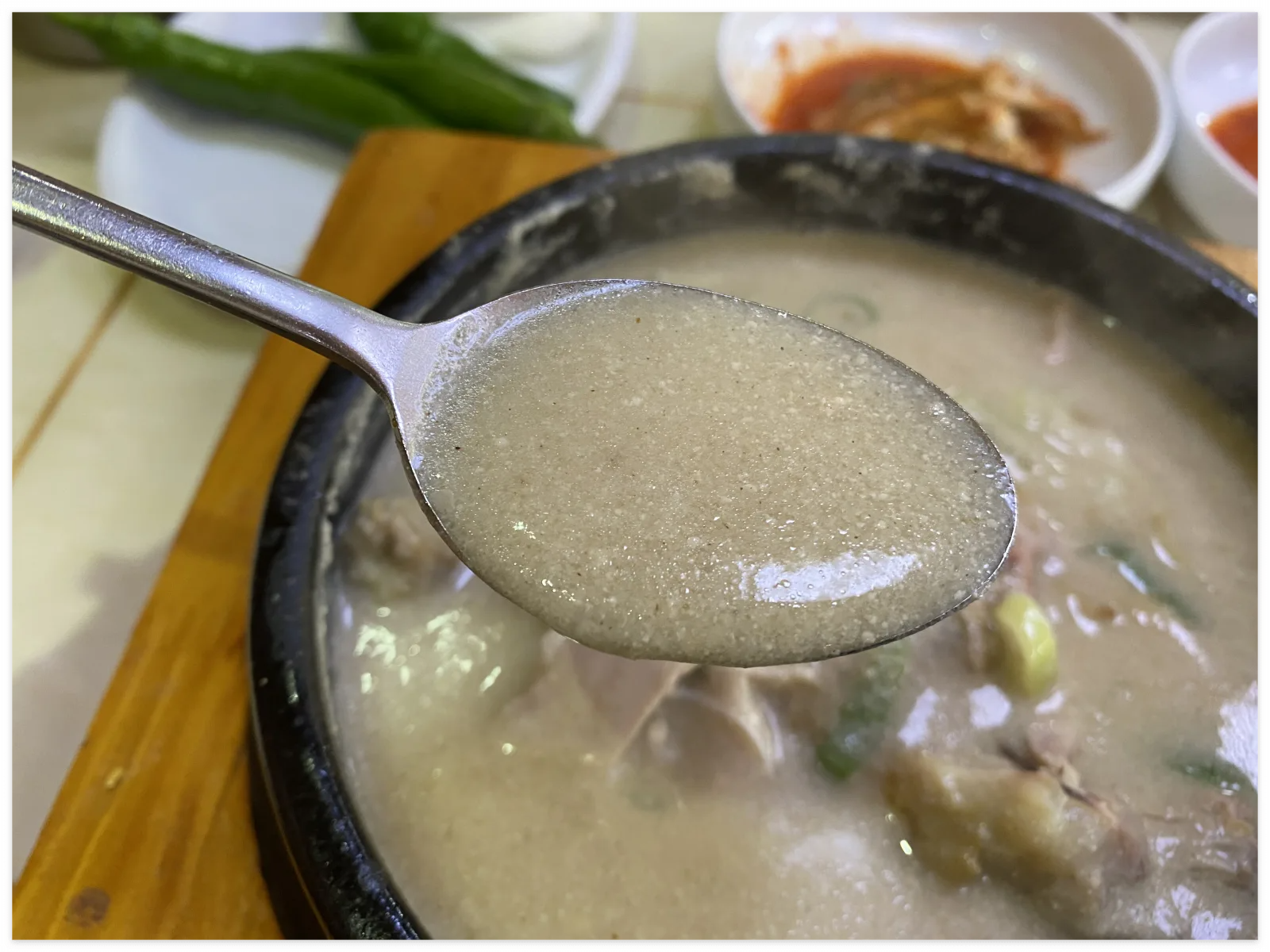 일산-삼계탕-맛집-장수토종삼계탕-들깨삼계탕-육수-이미지