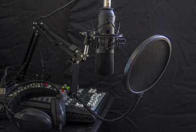 라디오 드라마 음향 담당자 효과음을 만드는 예술가