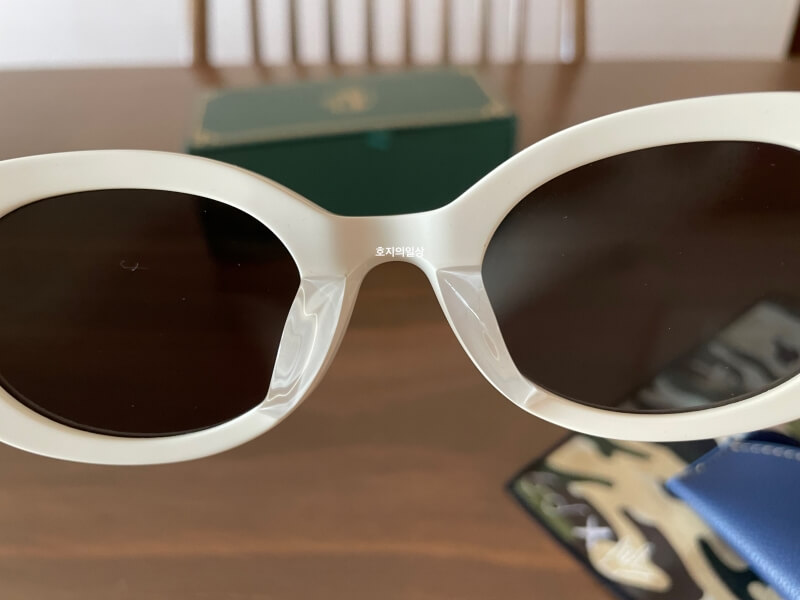 긱타 아이웨어 만주 아이보리 선글라스 - 안 디자인