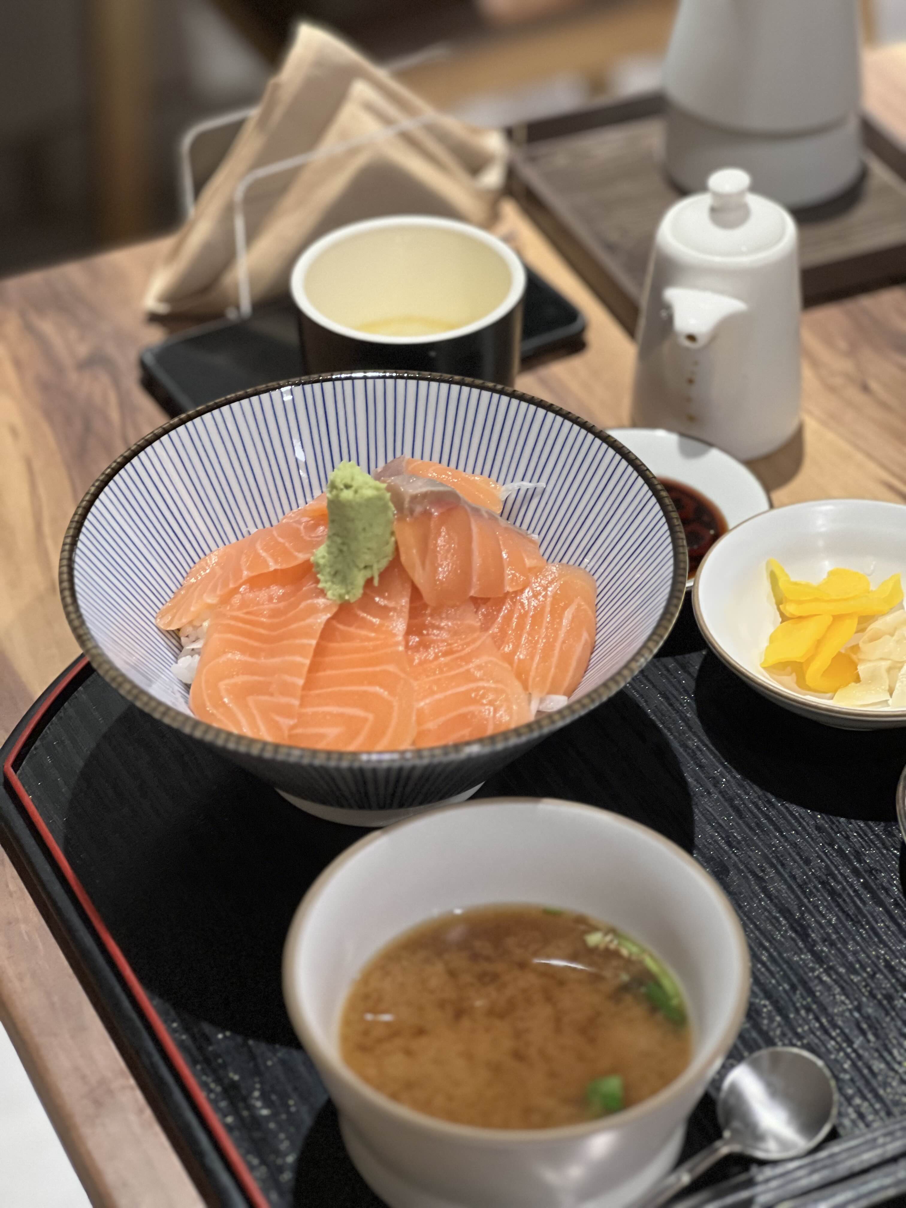 스시산블루 연어동