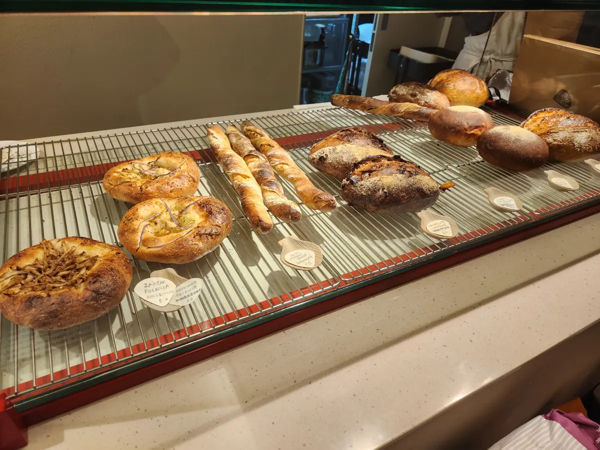 서울-종로-서촌-프랑스-빵-맛집-빵지순례-마사마드레-자타르-포카치아-아티초코-포카치아-올리브할라피뇨바통-크렌베리-와인캄파뉴-오븐치즈-깜파뉴