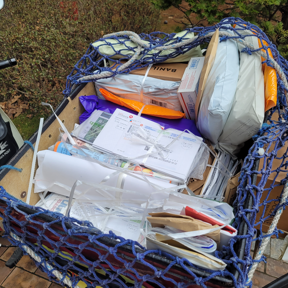 우체국 소포 배달 오토바이 수하물