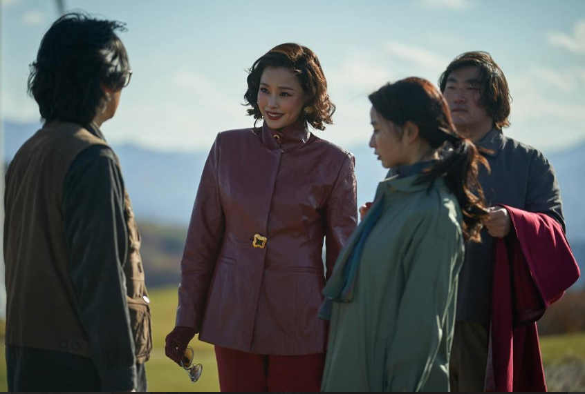 다 함께 서 있는 이하늬 배우님의 모습