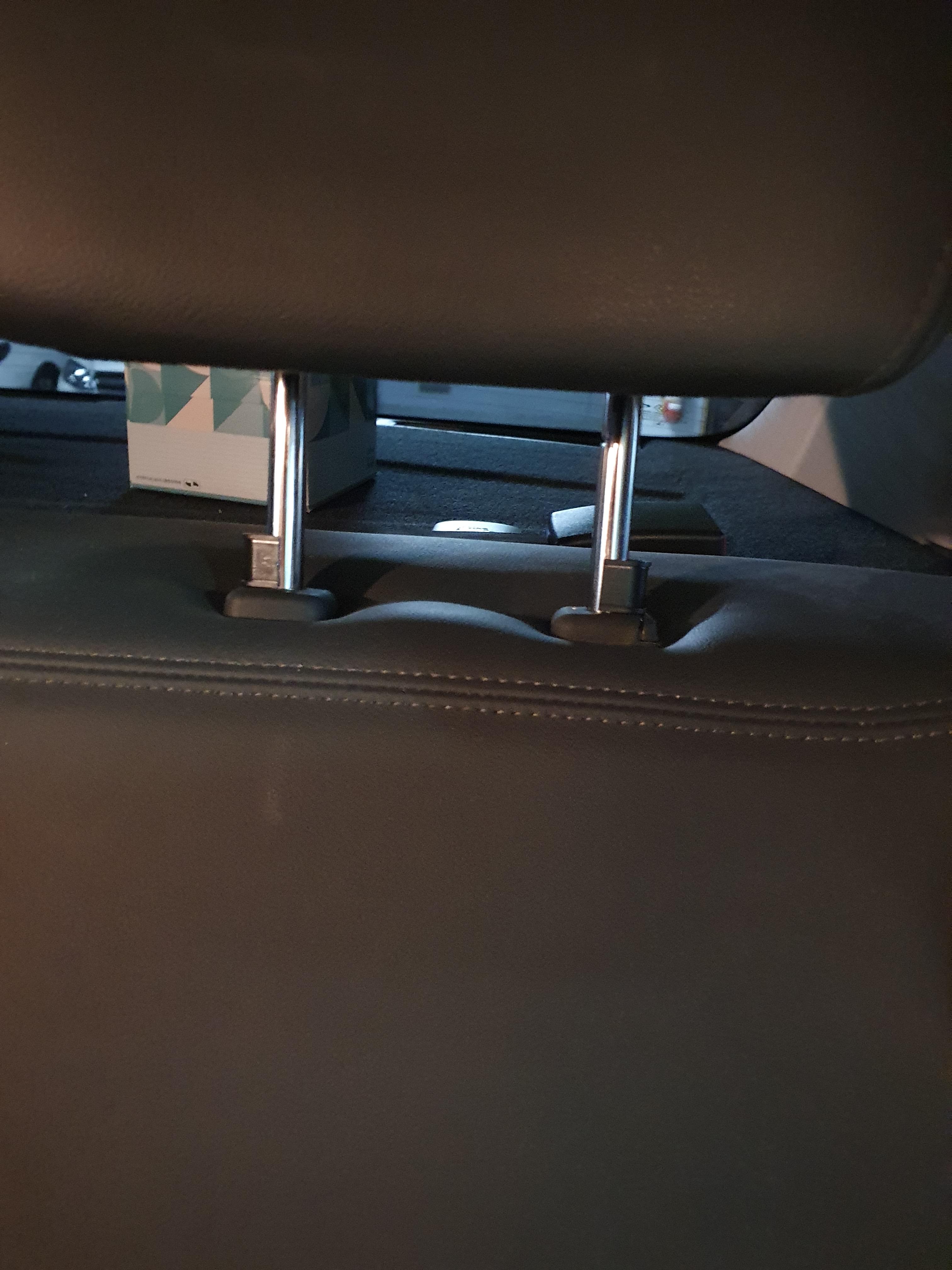 2열 좌석 헤드레스트 고정 가이드 핀 2종류 모두 sm7에는 맞지 않음.