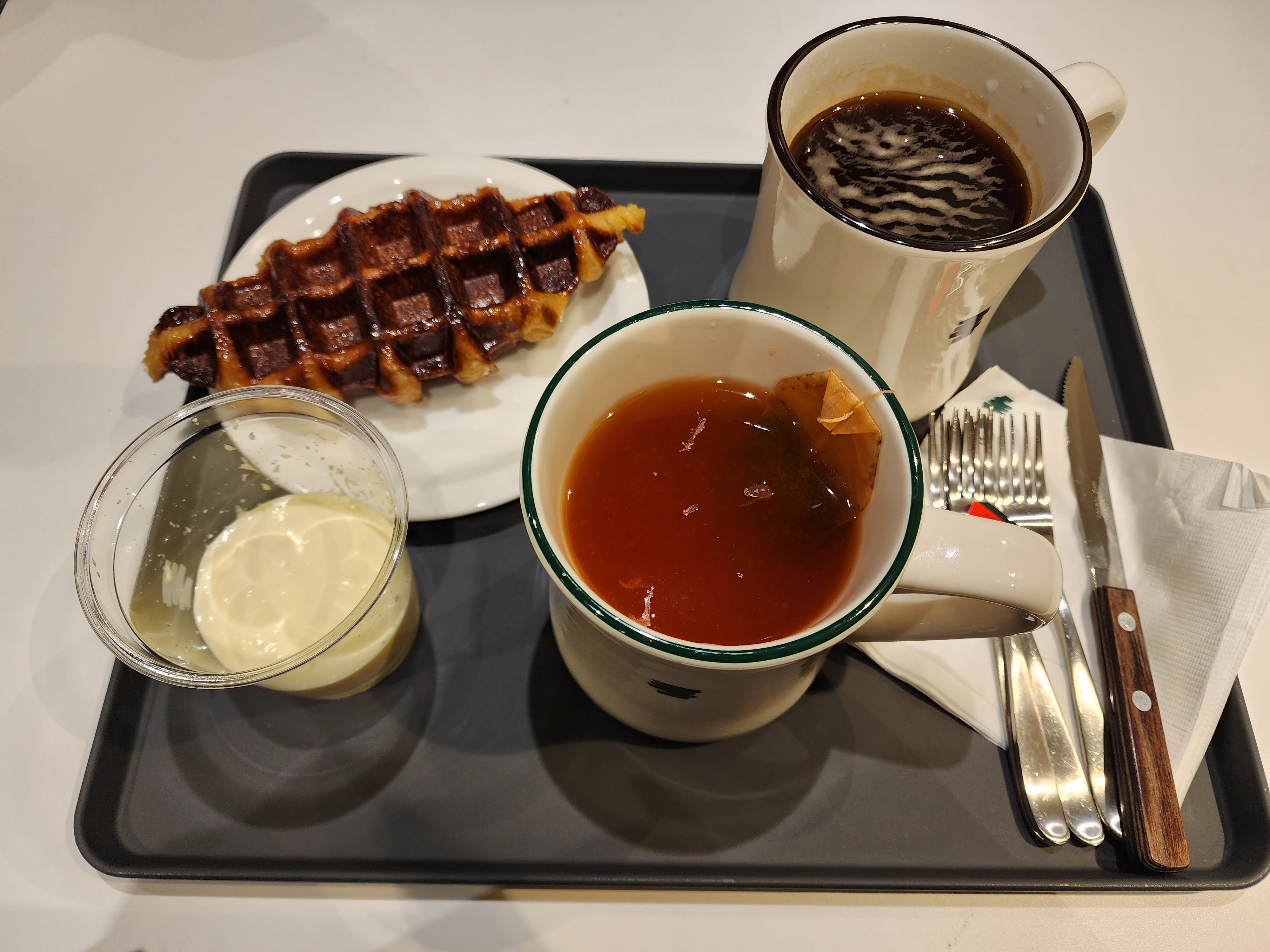 아메리카노, 허니자몽 블랙티, 플레인 크로플