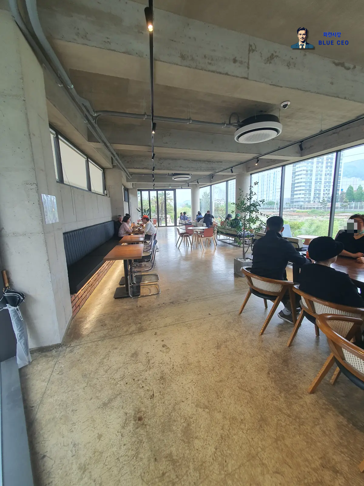 경남-양산-대형카페-대니얼-1층