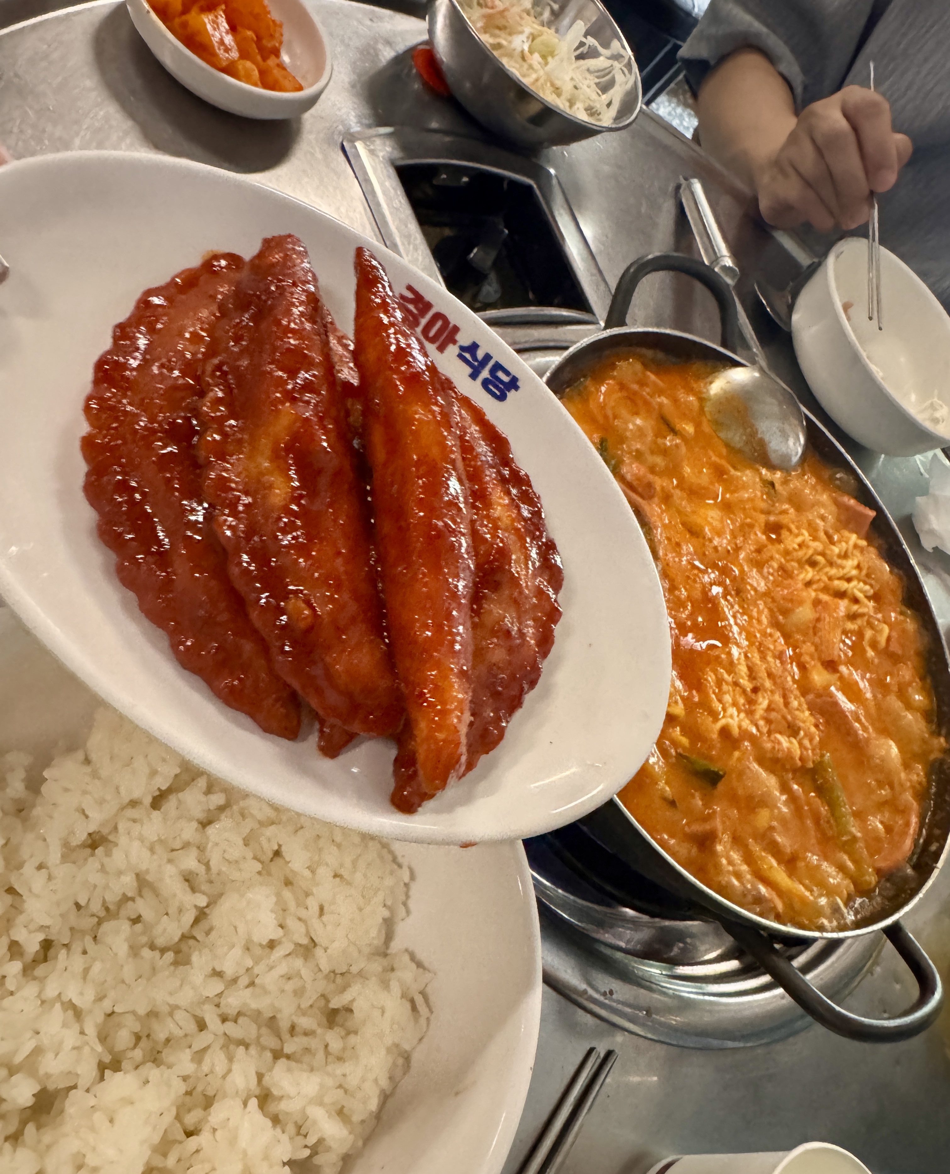 마곡 경아식당 본점 햄폭탄부대찌개와 야끼만두 한상