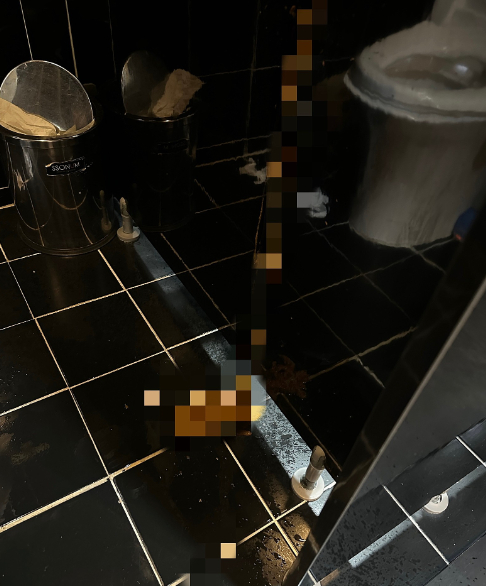 부산 서면에서 가게를 운영하는 업체 측이 화장실에서 소변을 곳곳에 흩뿌리고 대변 테러를 한 손님을 찾아 나섰다. [사진=온라인 커뮤니티 '아프니까 사장이다' 캡처]