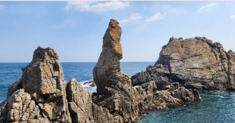 아직 덜 알려진 국내 감성 여행지 추천-삼척초곡용굴촛대바위길
