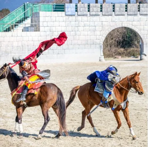 제주도-서쪽-놀거리-가족여행-추천-라온더마파크-기마공연-전쟁연기-두-배우의-혈투