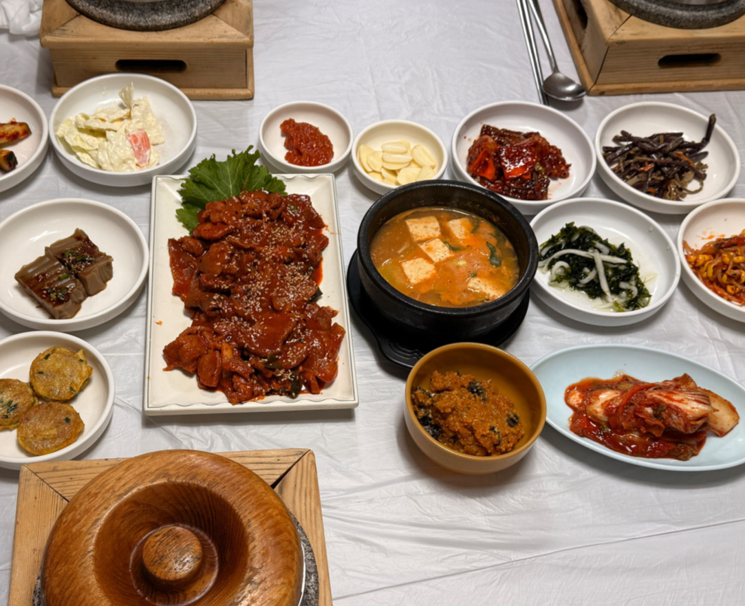 잘 차려진 제육볶음