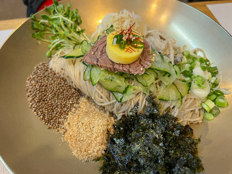 한라산아래첫마을-비비작작면