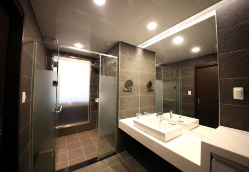 더큐브리조트 제주 객실 패밀리 트윈 샤워부스 화장실