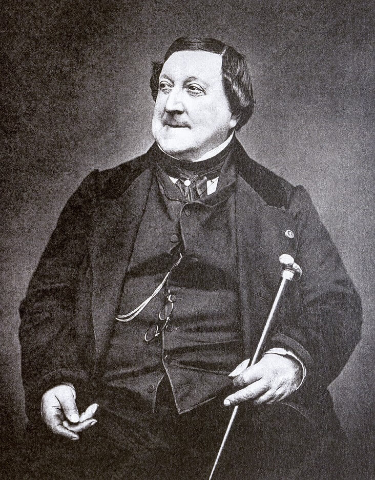 로시니가 앉아 있는 흑백 사진입니다.