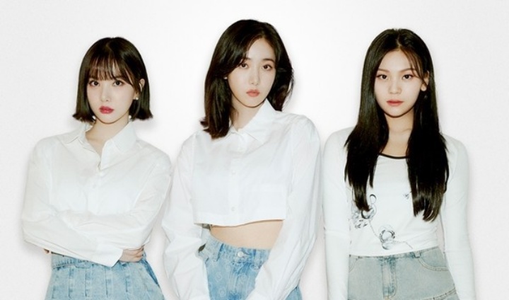 걸그룹 비비지 멤버들이 앞을 모고 있는 모습
왼쪽부터 은하, 신비, 엄지