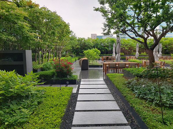 메리어트 야외정원