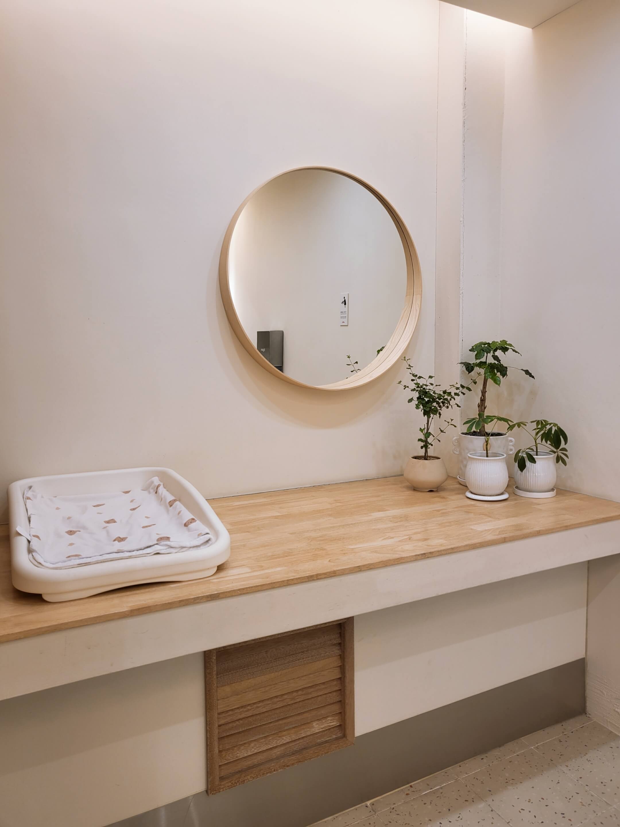 슬지제빵소 기저귀교환대