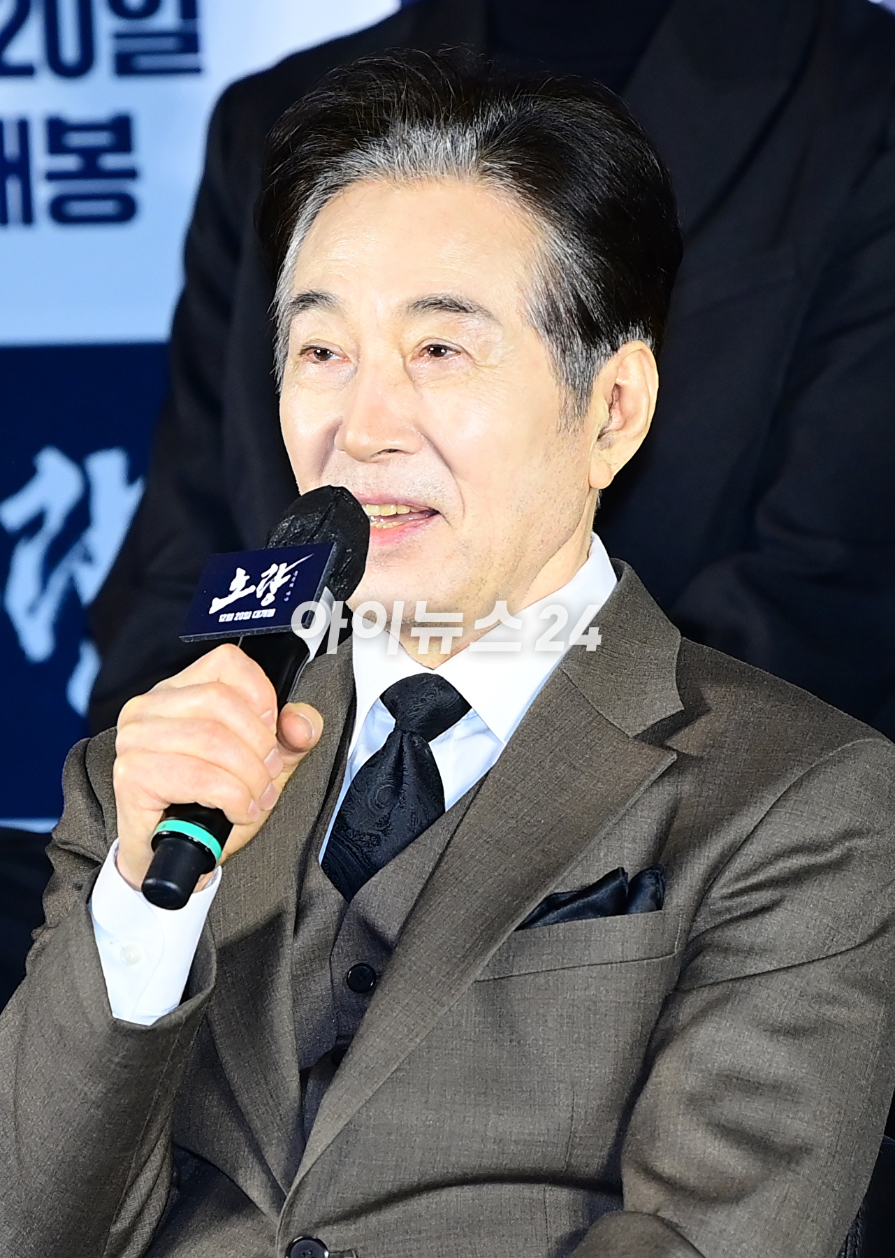 배우 백윤식이 15일 오전 서울 광진구 롯데시네마 건대입구에서 열린 영화 '노량: 죽음의 바다'(감독 김한민) 제작보고회에서 참석하고 있다. [사진=정소희 기자]