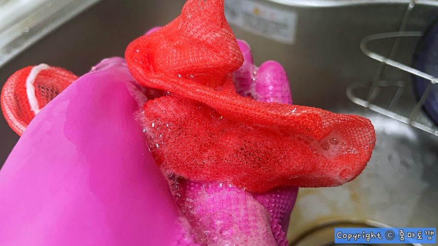 주방세제-묻히기