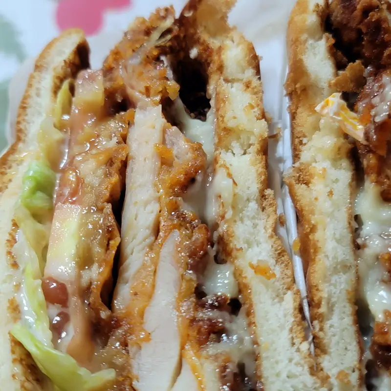 맥도날드-창녕-갈릭-치킨-버거-단면