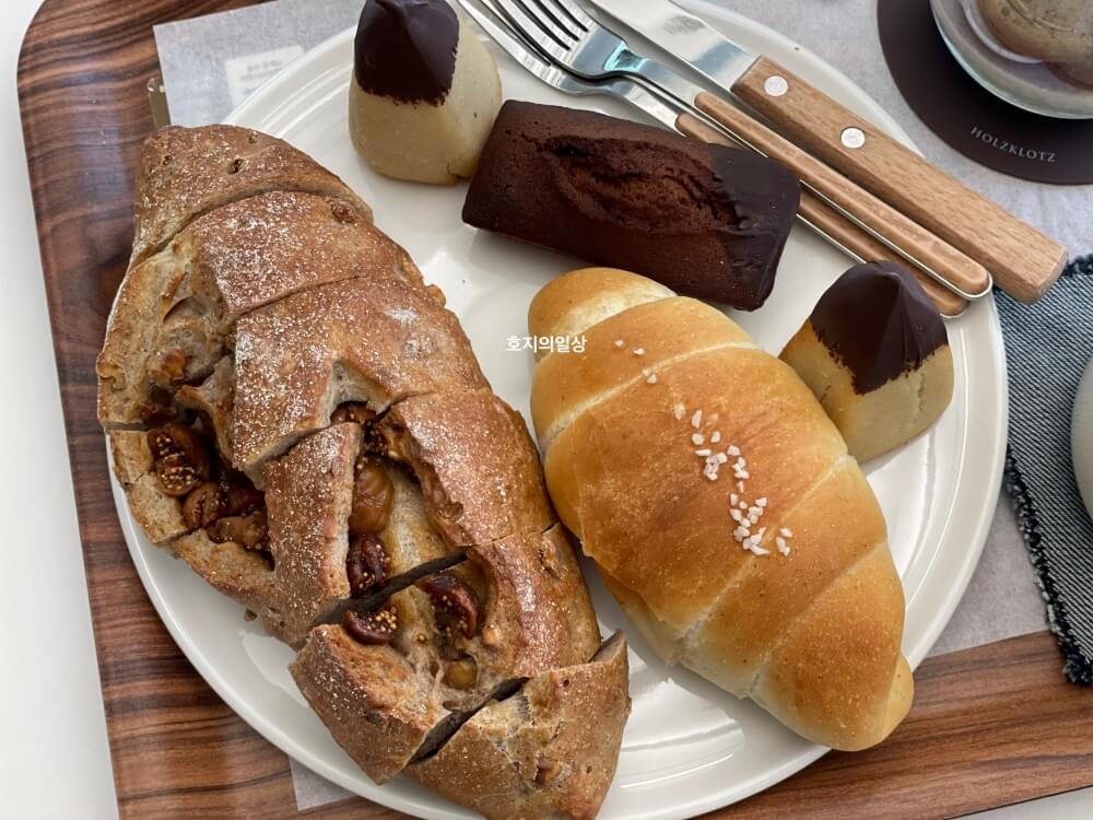홍천 연봉리 제빵소 베이커리 카페 - 소금빵, 휘낭시에