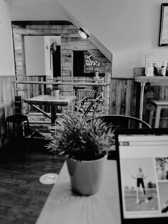 호텔·레스토랑 추천 원목 테이블