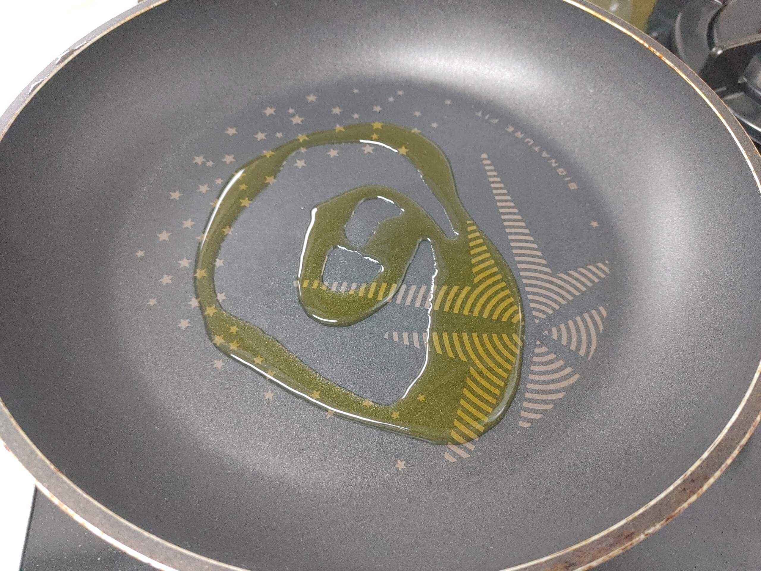 달군팬에-올리브오일-두르기