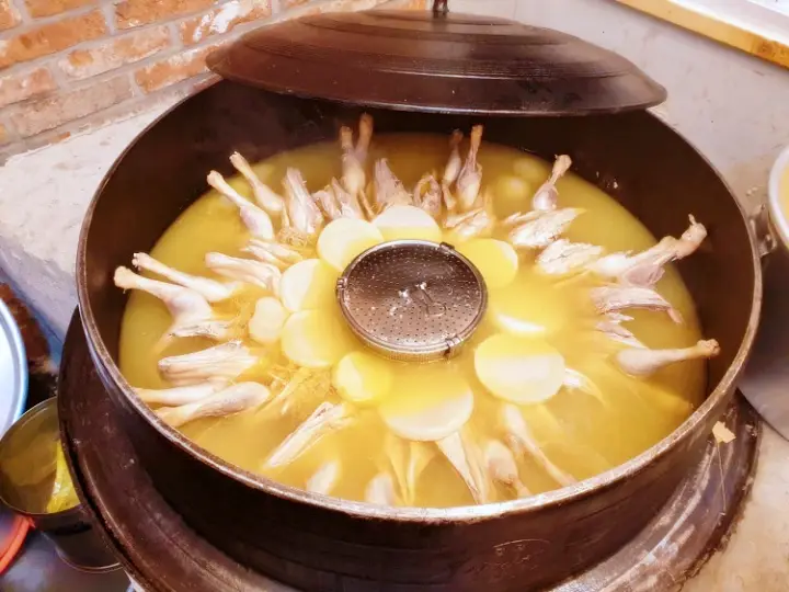 서대문역 볏짚 가마솥 토종 닭볶음탕 토종닭곰탕 맛집 추천