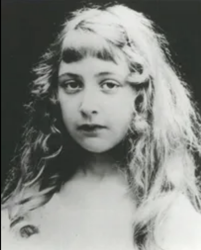 애거서 크리스티 영국배경, 유럽무대, 여행코스