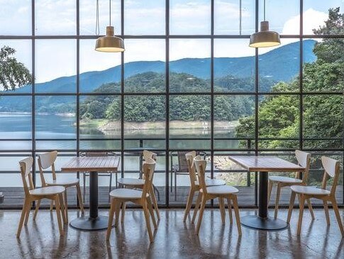 스톤 앤 레이크 펜션