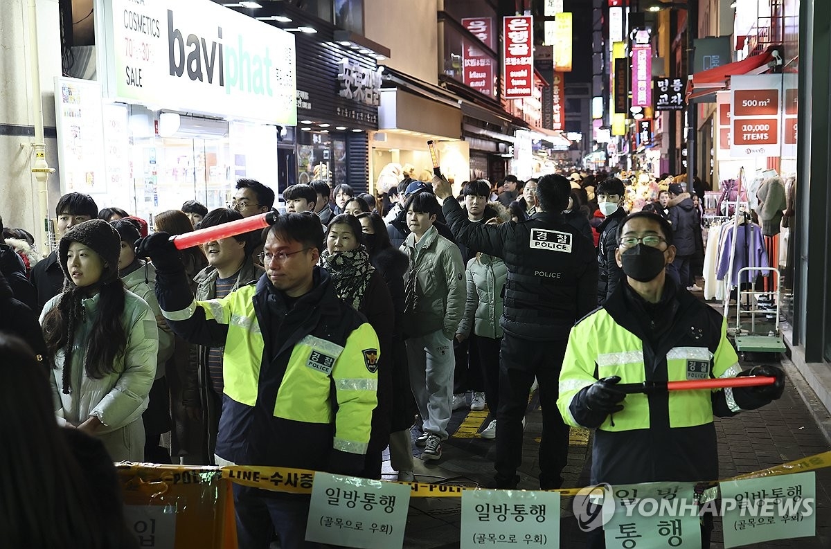 성탄 전야 명동 인파