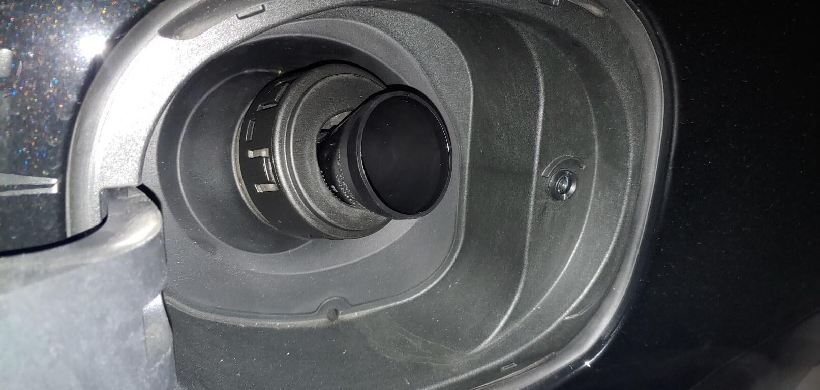 쉐보레 트랙스 크로스오버 워셔액 및 연료첨가제 넣기