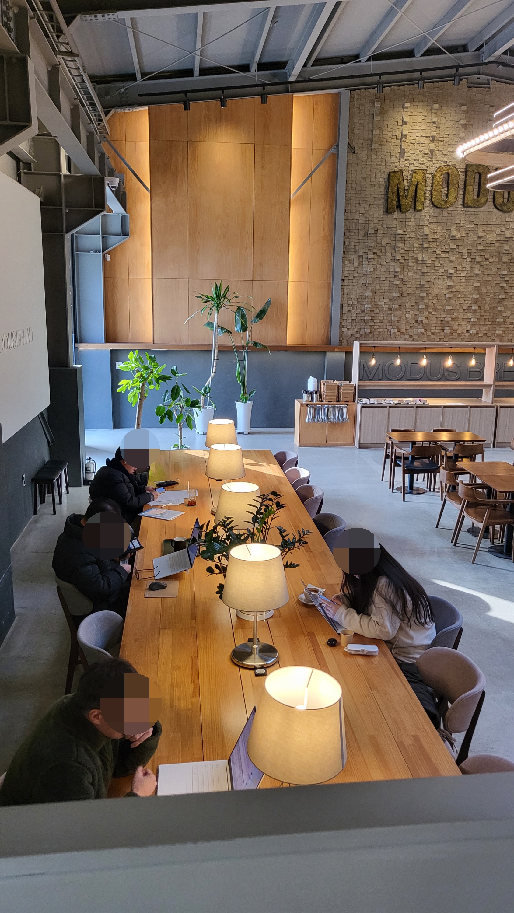 혼공족을 위한 롱테이블 사진