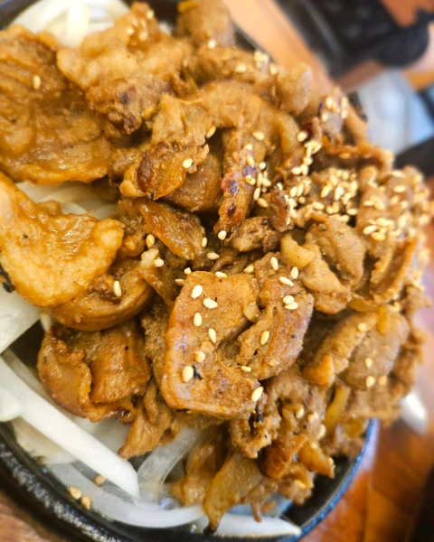 기다려야 제맛 14첩 숯불고기 한 상