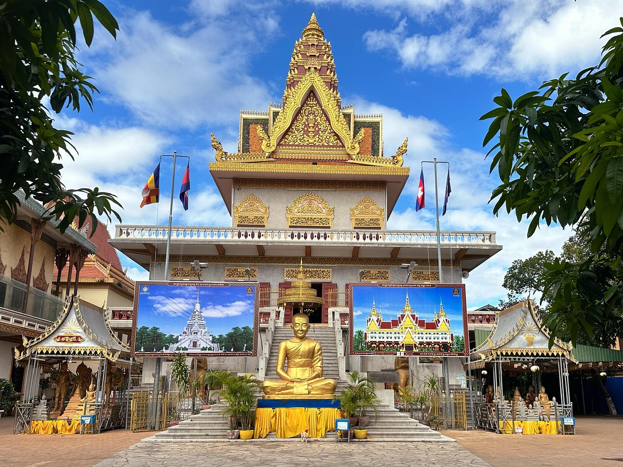 불탑 사이의 프레아 비헤아 사원 기둥 풍경