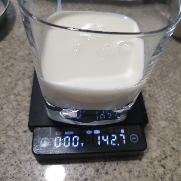 아이스 플랫화이트 레시피 홈카페에서 플랫 화이트 만들기_우유 넣기