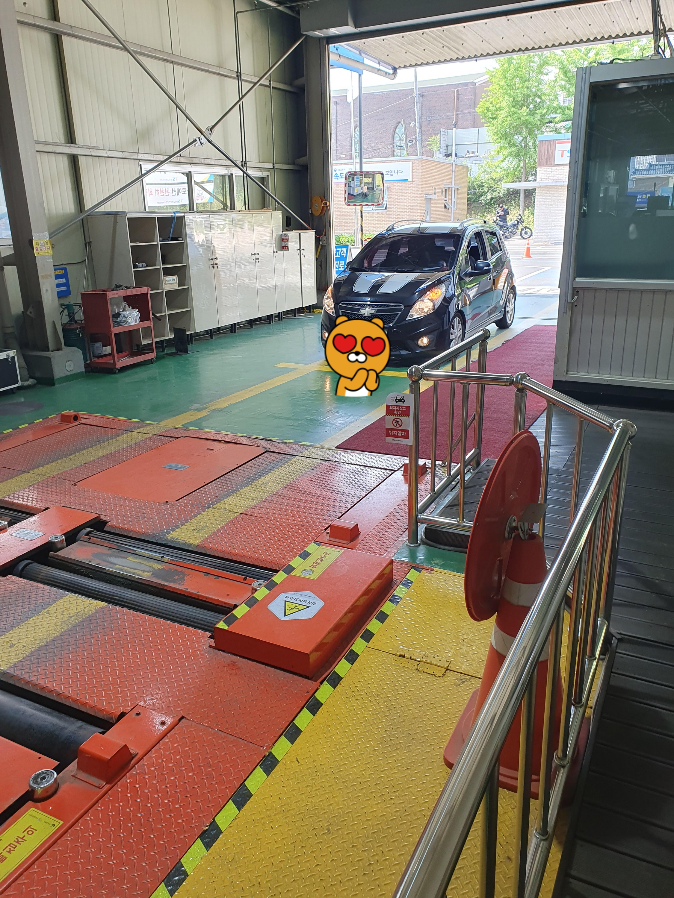 대전 변동 자동차 검사소 입장하는 스파크