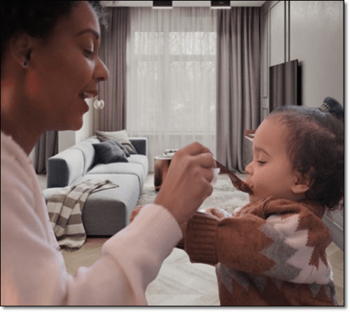 흑미 이유식 먹는 아이